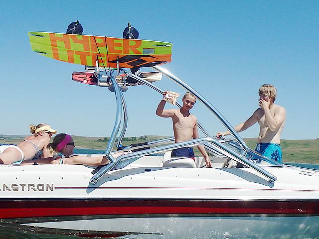 2001 Glastron GX205SF with an Airborne 2.0 Wakeboard Tower, photo 3 of 9