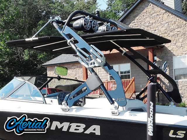 2001 Moomba Outback LS with a FreeRide Wakeboard Tower, photo 2 of 5