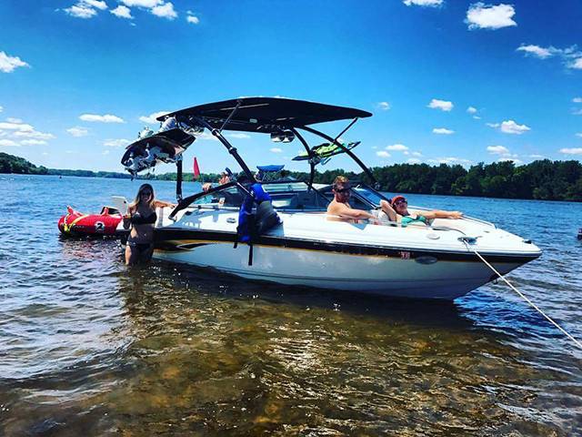 2002 Chaparral 196 SSI with an Airborne 2.0 Wakeboard Tower, photo 1 of 3