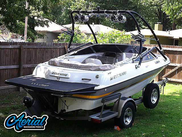 2002 Four Winns Horizon 180 5.0 GL Volvo Penta with an Airborne 2.0 Wakeboard Tower, photo 2 of 4