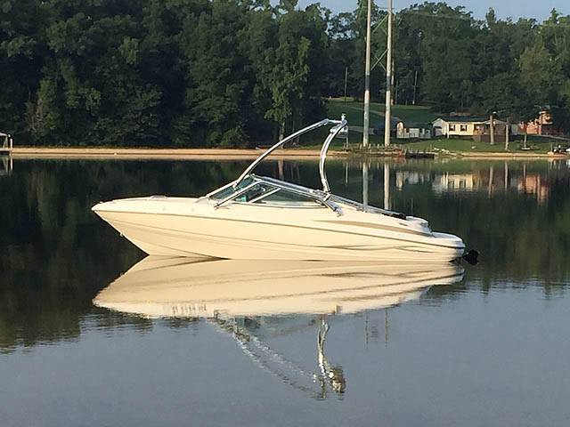 2003 Maxum 1900sr with an Airborne 2.0 Wakeboard Tower, photo 2 of 4