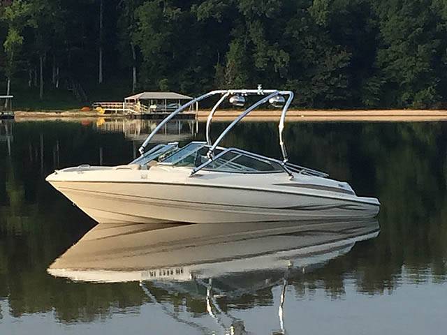 2003 Maxum 1900sr with an Airborne 2.0 Wakeboard Tower, photo 3 of 4