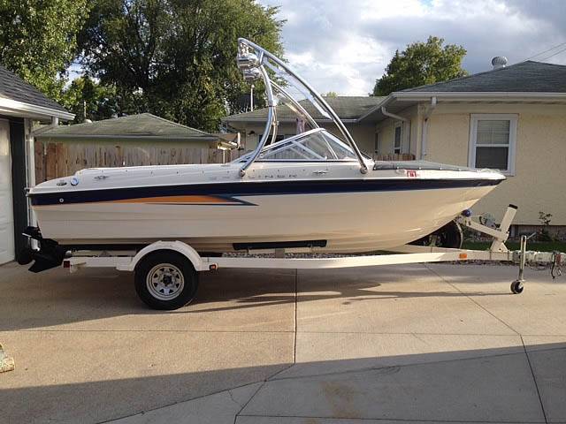 2004 Bayliner Sport with an Ascent 2.0 Wakeboard Tower, photo 1 of 2