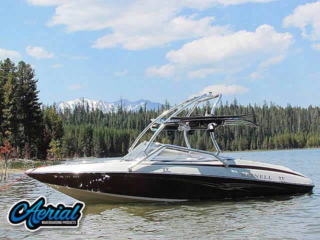 2004 Reinell with an Airborne 2.0 Wakeboard Tower