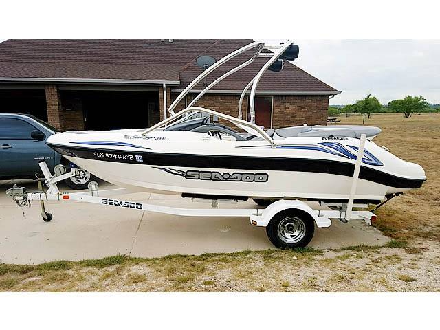 2004 Seadoo Challenger 2000 with an Airborne 2.0 Wakeboard Tower, photo 3 of 7