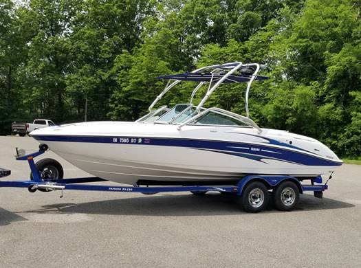 2004 Yamaha SX230 with an Airborne 2.0 Wakeboard Tower, photo 2 of 4