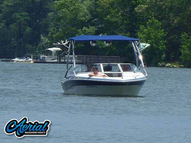 2005 Four Winns Horizon 200 with an Airborne 2.0 Wakeboard Tower, photo 2 of 3