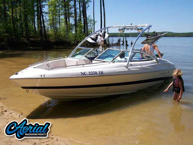 2005 Mariah SX22 with an Assault Wakeboard Tower, photo 2 of 4