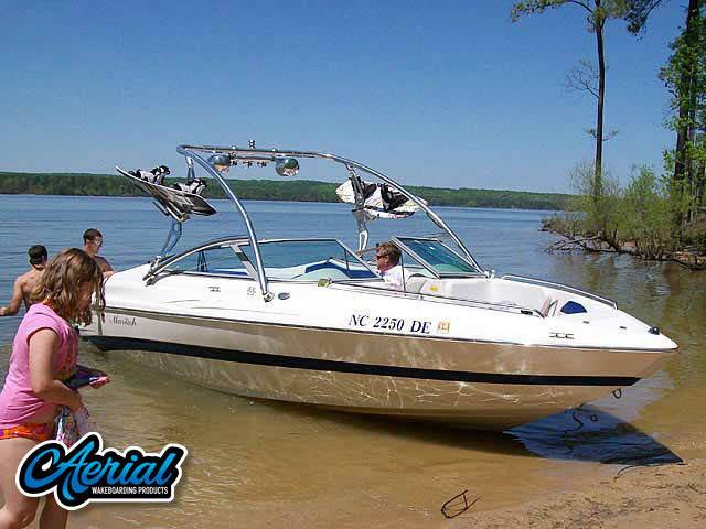 2005 Mariah SX22 with an Assault Wakeboard Tower, photo 1 of 4