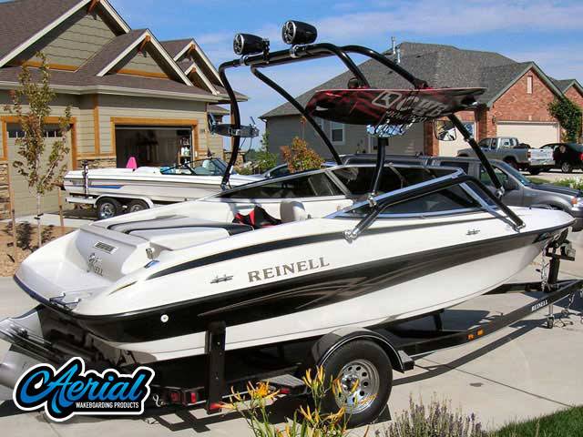 2005 Reinell 191 with an Airborne 2.0 Wakeboard Tower, photo 2 of 3