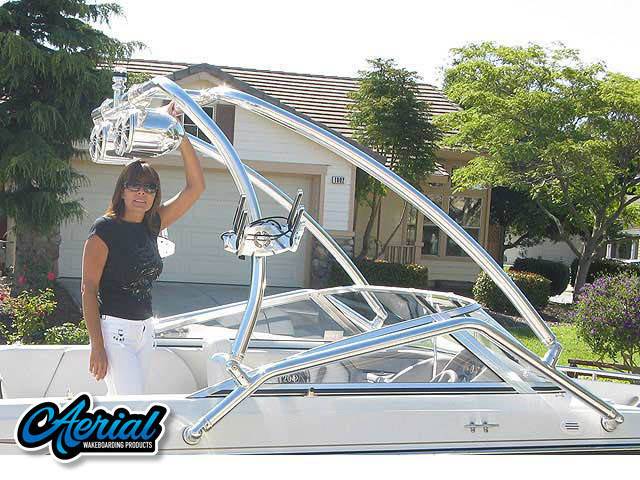 2005 Reinell 204 with an Airborne 2.0 Wakeboard Tower, photo 3 of 3