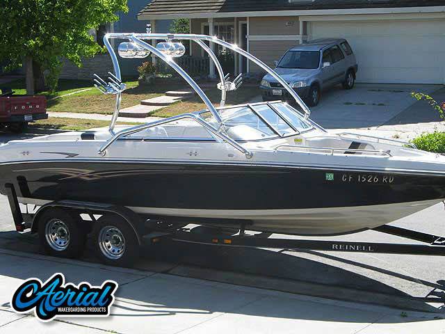 2005 Reinell 204 with an Airborne 2.0 Wakeboard Tower, photo 2 of 3