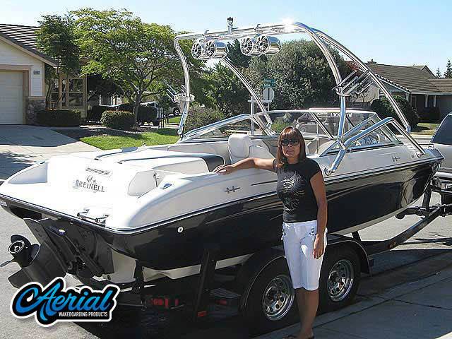 2005 Reinell 204 with an Airborne 2.0 Wakeboard Tower, photo 1 of 3