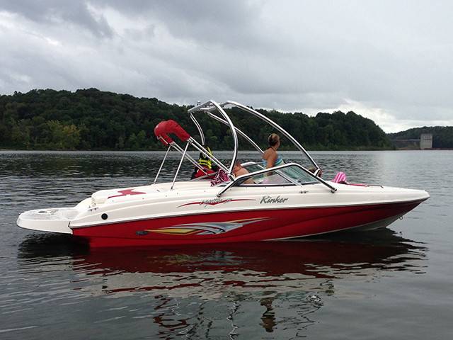2005 Rinker Captiva 212 with an Airborne 2.0 Wakeboard Tower, photo 1 of 3