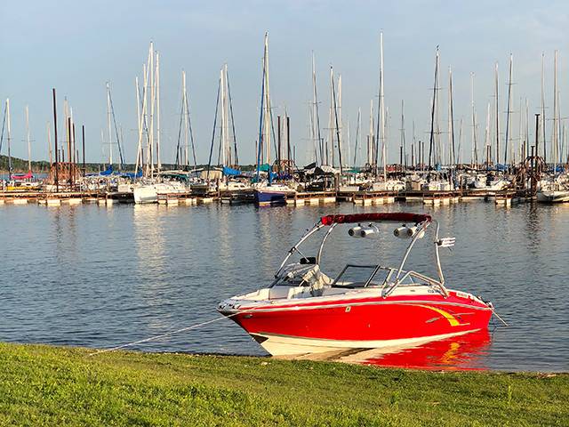 2007 Four Winns H220 with an Airborne 2.0 Wakeboard Tower, photo 1 of 3
