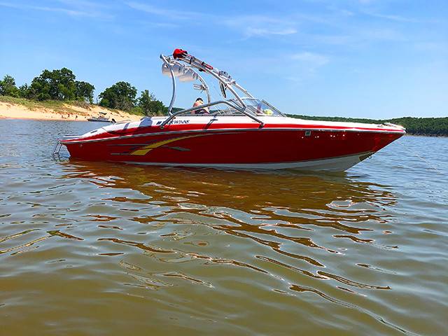 2007 Four Winns H220 with an Airborne 2.0 Wakeboard Tower, photo 2 of 3