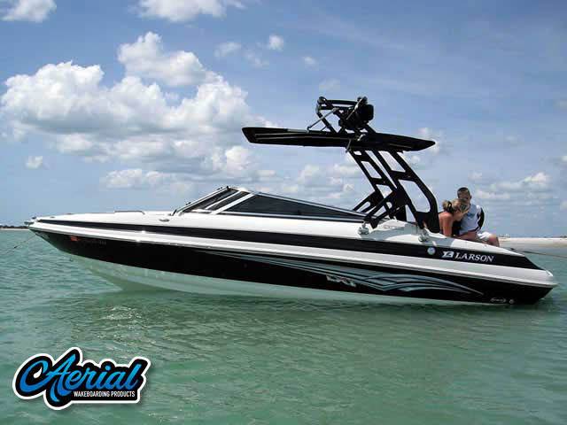 2007 Larson 228 LXI with a FreeRide Wakeboard Tower, photo 2 of 5