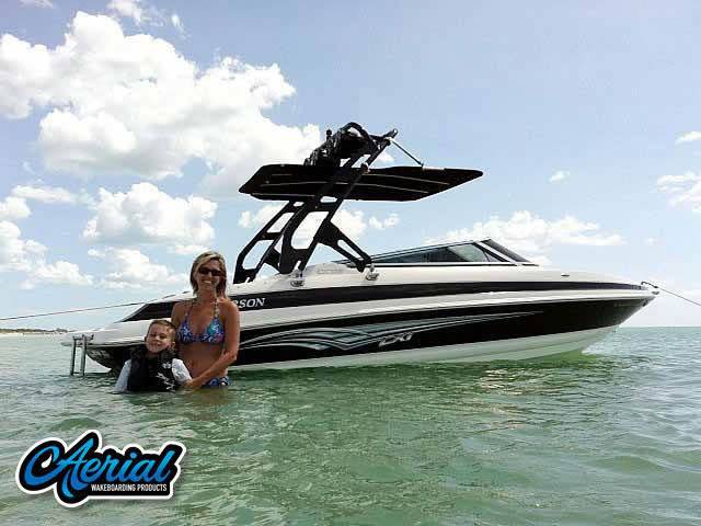 2007 Larson 228 LXI with a FreeRide Wakeboard Tower, photo 3 of 5