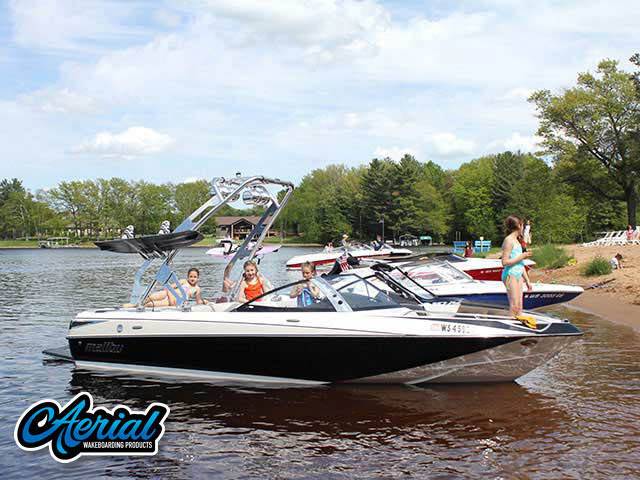 2007 Malibu Sunscape with a FreeRide Wakeboard Tower, photo 1 of 8