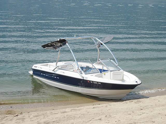 2008 Bayliner Discovery 195 with an Airborne 2.0 Wakeboard Tower, photo 3 of 7
