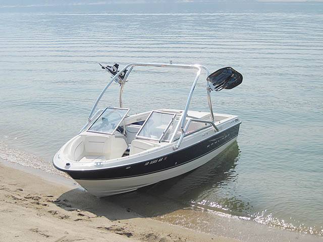 2008 Bayliner Discovery 195 with an Airborne 2.0 Wakeboard Tower, photo 1 of 7
