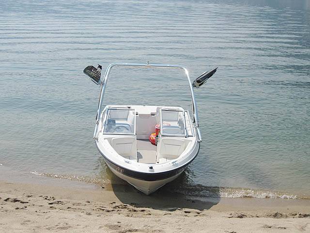 2008 Bayliner Discovery 195 with an Airborne 2.0 Wakeboard Tower, photo 2 of 7