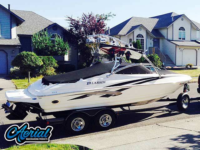 2008 Larson Senza 226 with an Assault Wakeboard Tower, photo 2 of 5