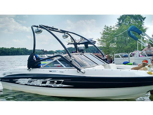 2009 Bayliner BR185 with an Airborne 2.0 Wakeboard Tower, photo 3 of 8