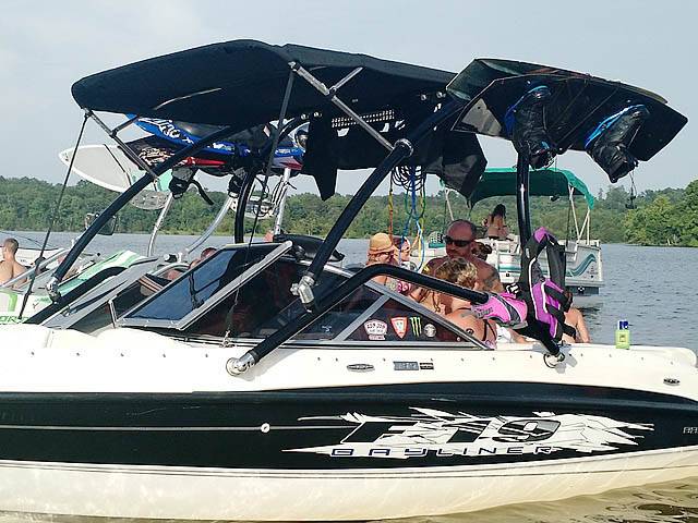 2009 Bayliner BR185 with an Airborne 2.0 Wakeboard Tower, photo 2 of 8