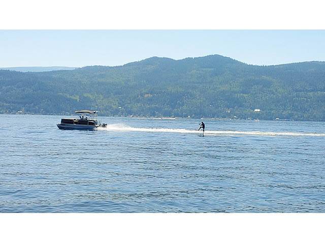 2014 Sweetwater Pontoon Boat with a F250 Pontoon Tower wakeboard tower, photo 1 of 4