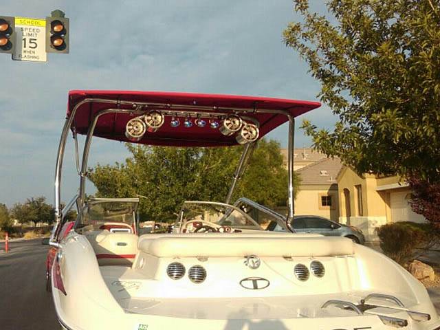 2014 Tahoe Q7i with an Airborne 2.0 Wakeboard Tower, photo 2 of 86