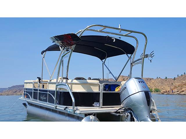 2017 SunChaser 8520 with a F250 Pontoon Tower wakeboard tower, photo 2 of 4