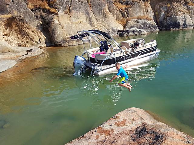 2017 SunChaser 8520 with a F250 Pontoon Tower wakeboard tower, photo 1 of 4