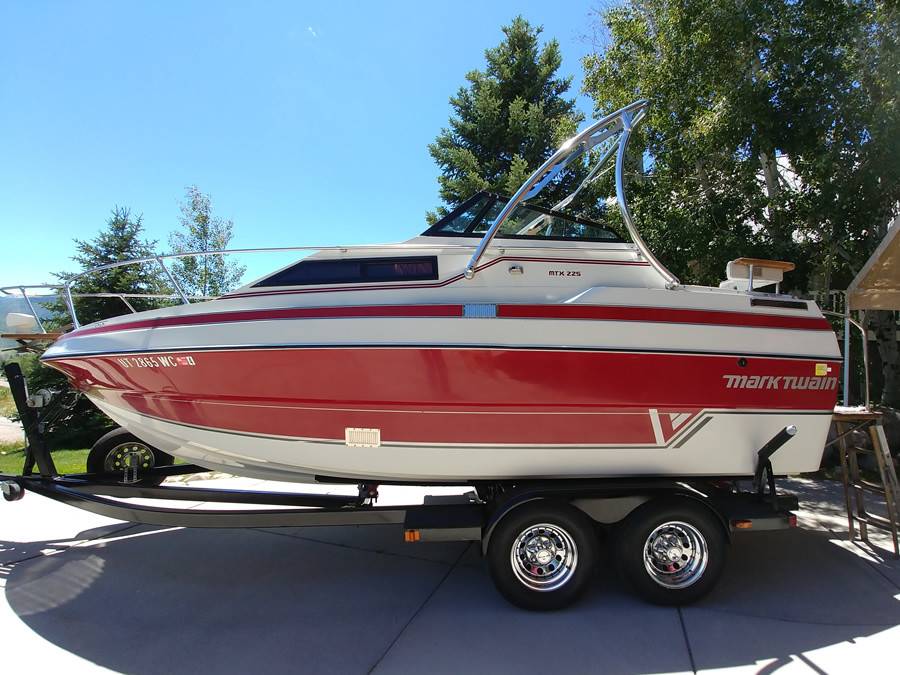 1986 Mark Twain MTX225 with an Ascent 2.0 Wakeboard Tower, photo 1 of 2