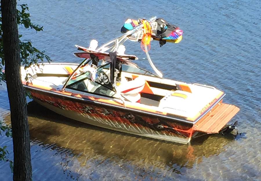 1990 Chaparral XL175 with an Ascent 2.0 Wakeboard Tower, photo 1 of 4