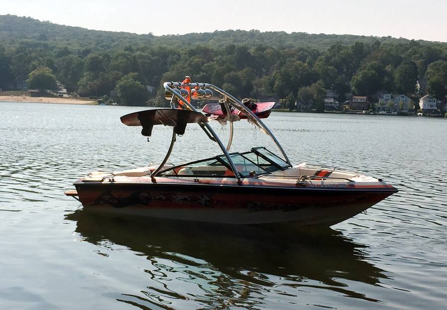 1990 Chaparral XL175 with an Ascent 2.0 Wakeboard Tower, photo 2 of 4
