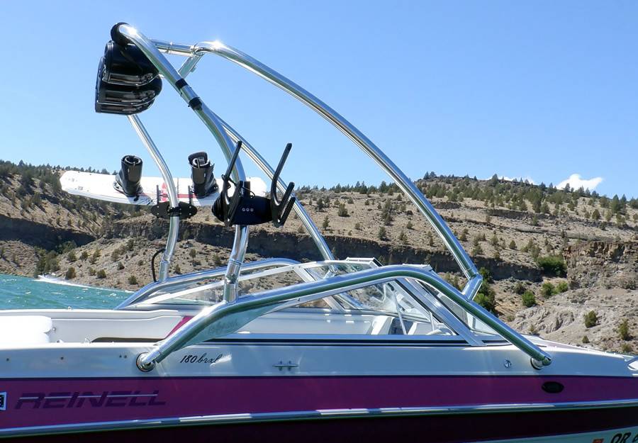 1993 Reinell BRXL with an Airborne 2.0 Wakeboard Tower, photo 2 of 4
