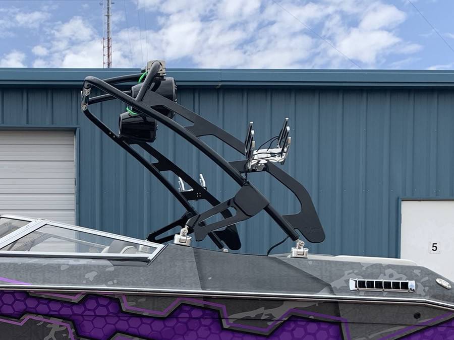 1993 Renken Classic 210 with a FreeRide Wakeboard Tower, photo 2 of 8
