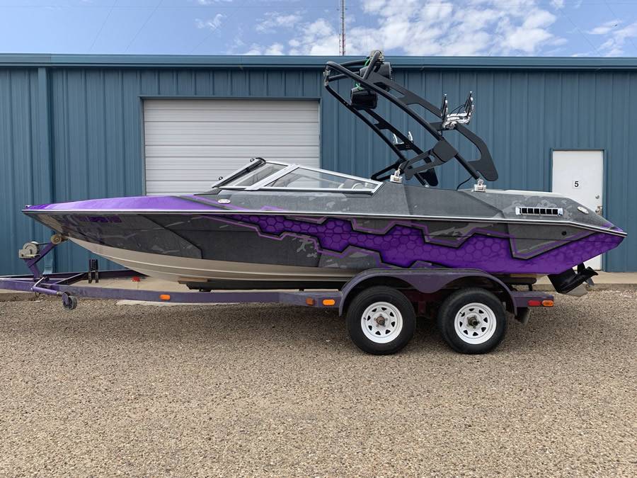 1993 Renken Classic 210 with a FreeRide Wakeboard Tower, photo 1 of 8
