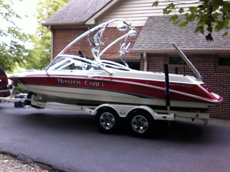 1994 MasterCraft Maristar 225 with an Assault Wakeboard Tower, photo 1 of 2