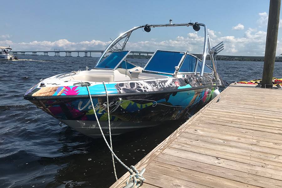 1995 Chaparral 1930 with an Ascent 2.0 Wakeboard Tower, photo 2 of 4