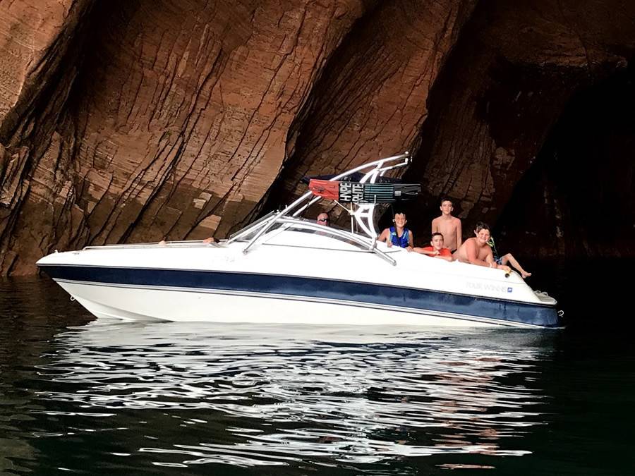 1995 Four Winns Horizon 240 with an Assault Wakeboard Tower, photo 1 of 7