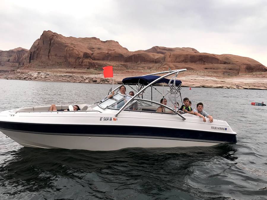 1995 Four Winns Horizon 240 with an Assault Wakeboard Tower, photo 2 of 7