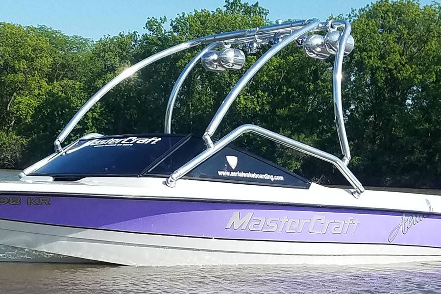 1996 MasterCraft ProStar 190 with an Airborne 2.0 Wakeboard Tower, photo 2 of 4
