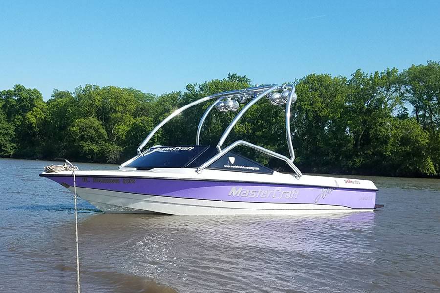 1996 MasterCraft ProStar 190 with an Airborne 2.0 Wakeboard Tower, photo 1 of 4