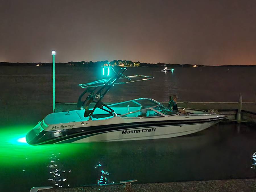 1997 MasterCraft Maristar 225 VRS with a FreeRide Wakeboard Tower, photo 2 of 2