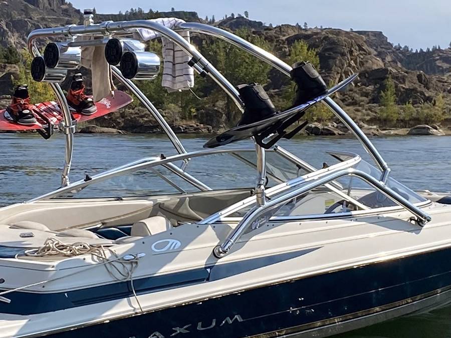 1997 Maxum 2100 SR with an Airborne 2.0 Wakeboard Tower, photo 2 of 4
