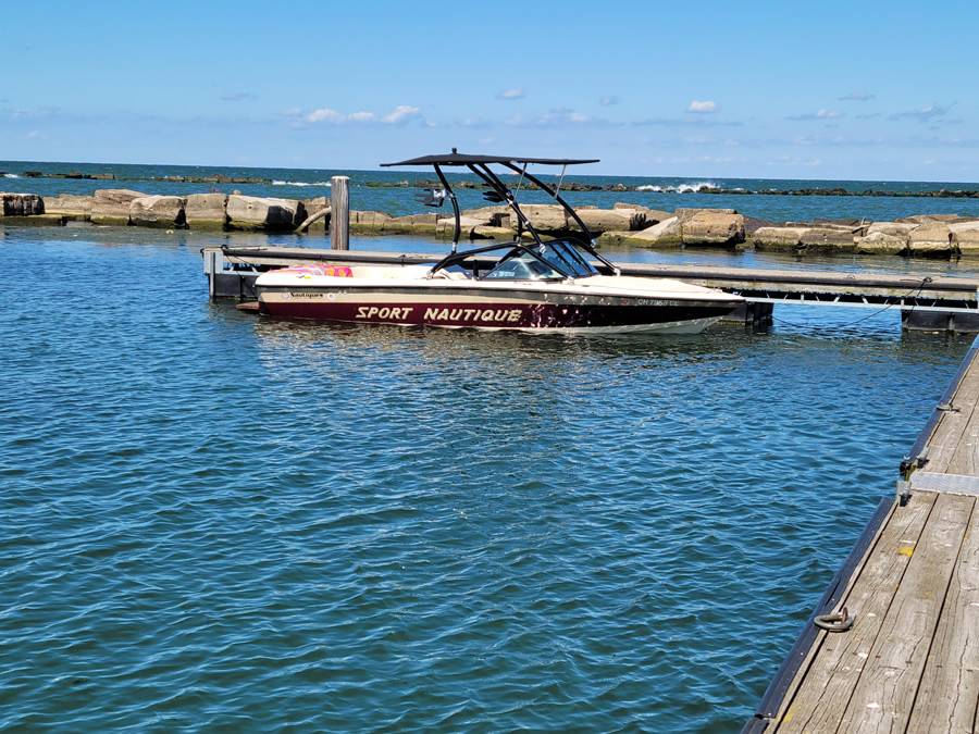 1998 Sport Nautique with an Airborne 2.0 Wakeboard Tower, photo 2 of 2