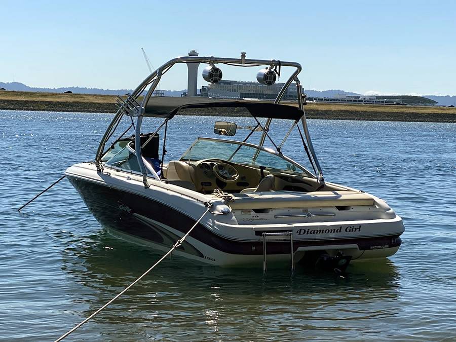 1999 Sea Ray 190 Bowrider with an Ascent 2.0 Wakeboard Tower, photo 3 of 4