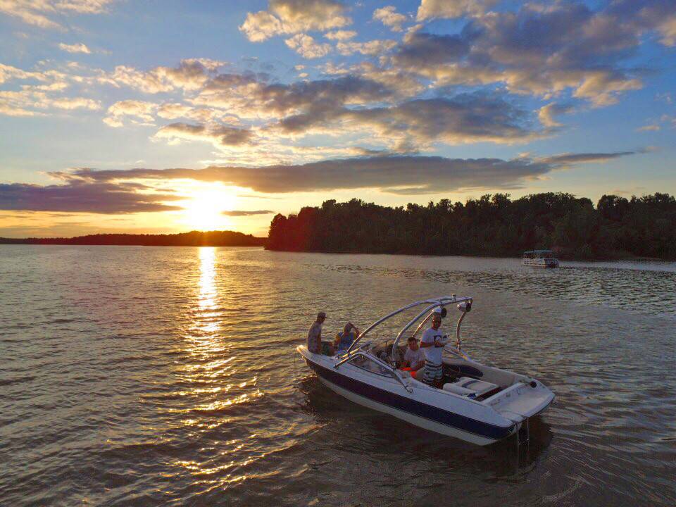 1999 Stingray 190 with an Airborne 2.0 Wakeboard Tower, photo 1 of 2
